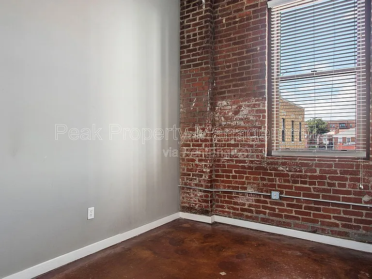 1510 W Broad St — Photo 73