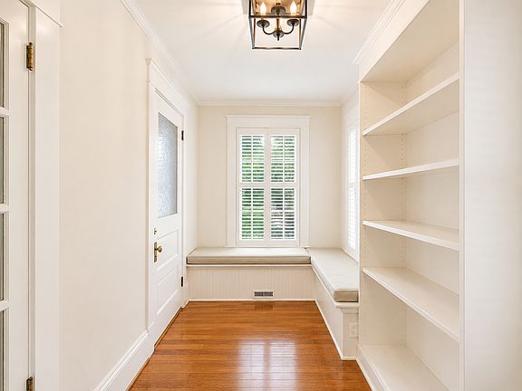 2nd image of 335 N May St