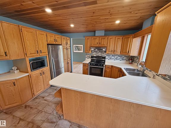 3rd image of 53218 Range Rd #14-6