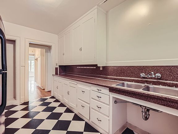 2nd image of 2726 Franklin Ave E APT 4