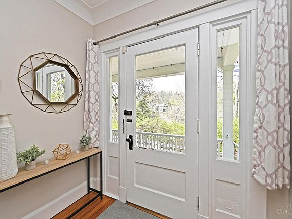 5th image of 586 Empress Ave