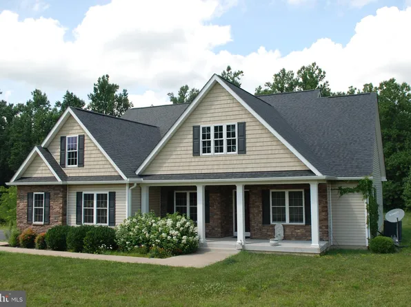 425 Freezeland Loop Rd, Linden, VA 22642