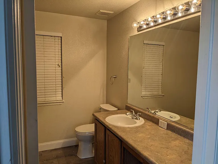 1941 Dewhirst Dr — Photo 16
