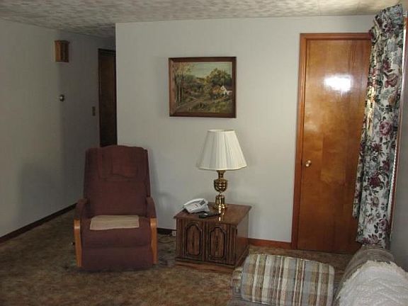 2nd image of 381 Esser Ave