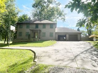 406 Valley Mills Dr, Parkersburg, WV 26104