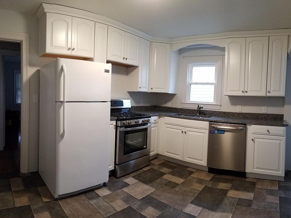 1st image of 820 E Burnett Ave