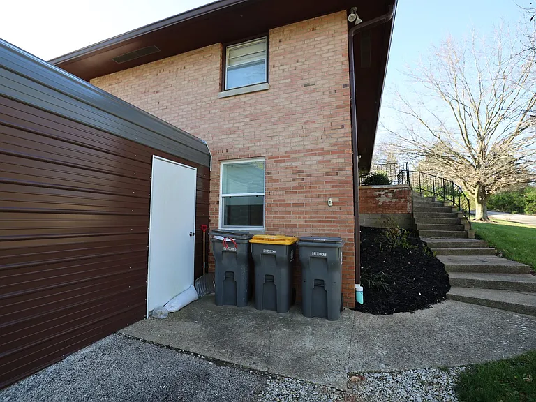 1534 N Woodburn Ave #B — Photo 3