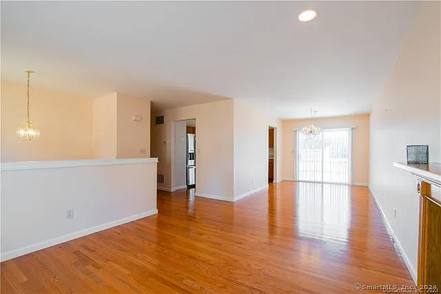 3 bed, 2.5 bath, 1194 sqft, $3,000 — Photo 2