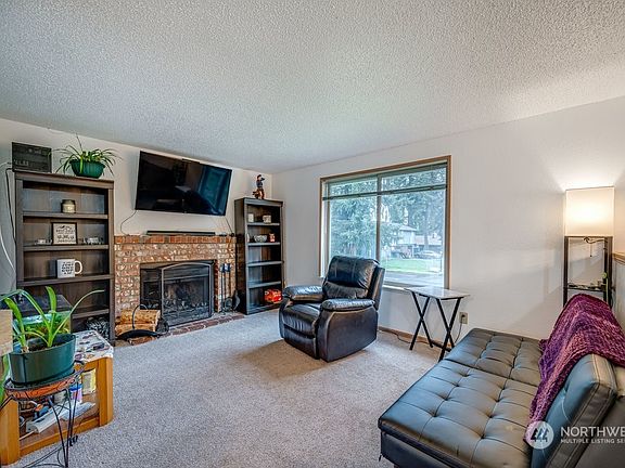 4th image of 16012 70th Avenue E