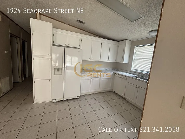 1924 Seagrape St NE — Photo 7