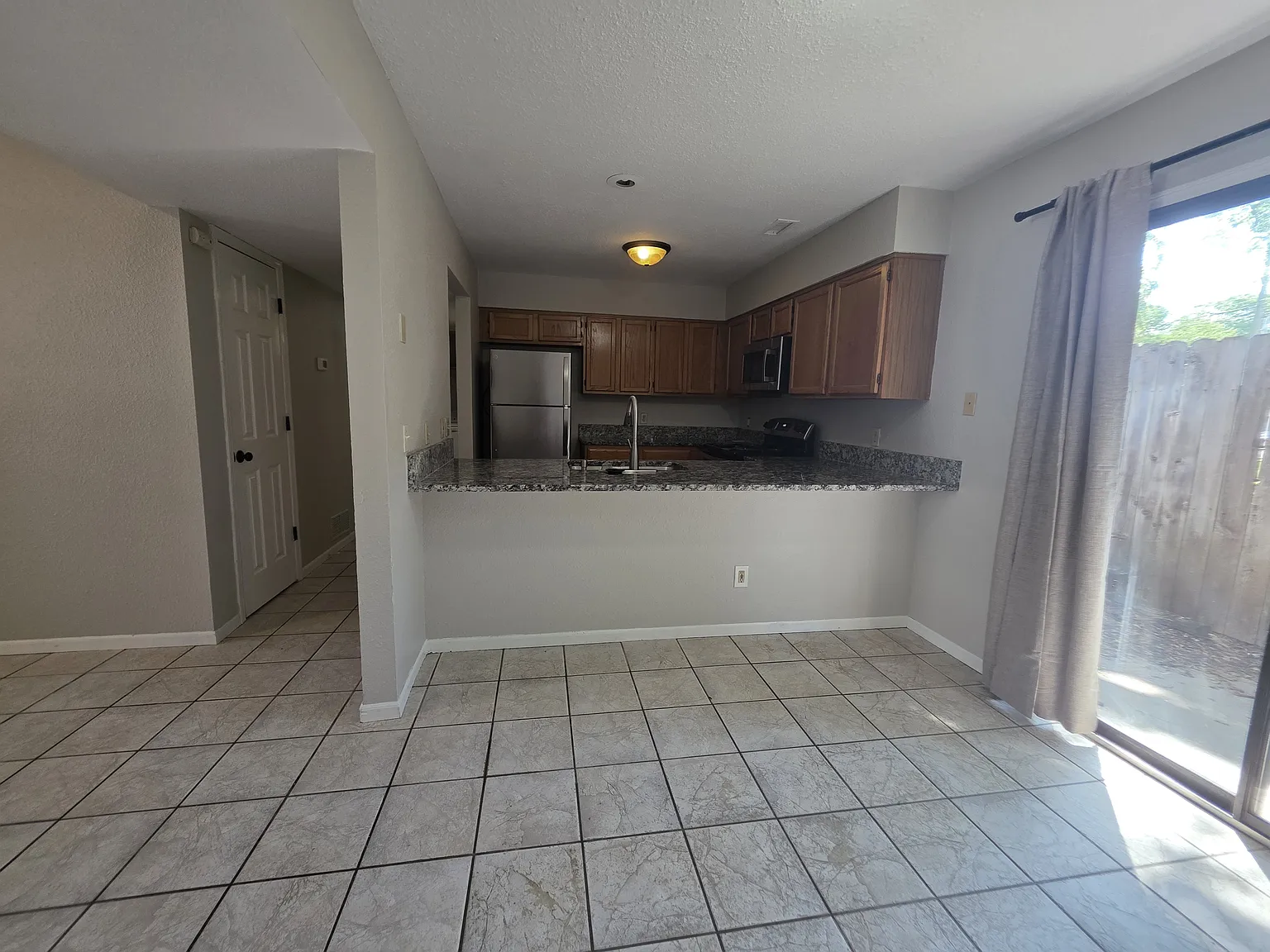 4 bed, 1700 sqft, $1,850 — Photo 4