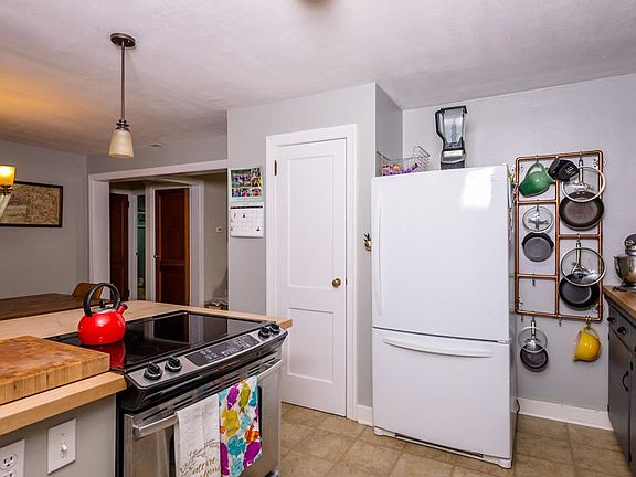3rd image of 351 Sunrise Ave