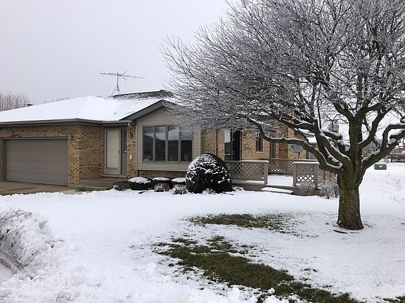 3rd image of 1826 Foxwood Dr