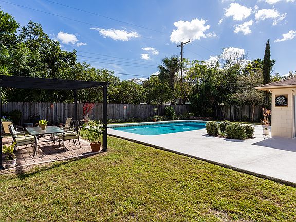 4th image of 809 Suwannee Dr