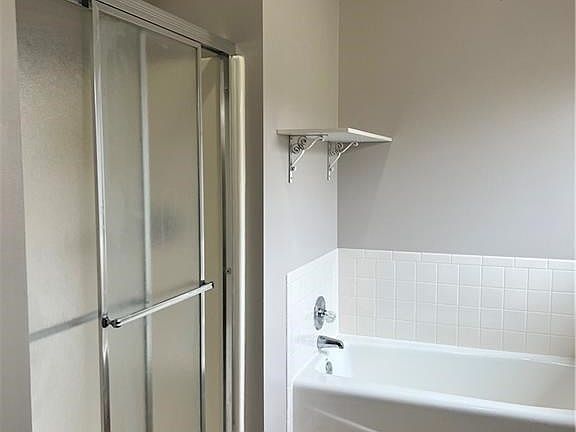 3rd image of 956 E Cavendish Trl