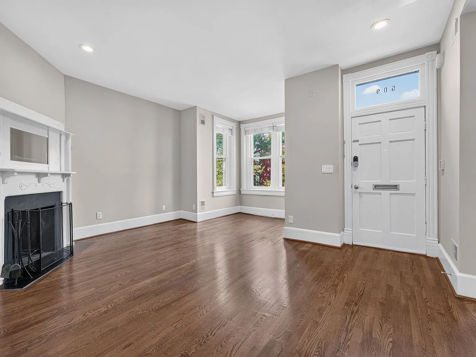 2 bed, 1.5 bath, 1163 sqft, $3,999 — Photo 4