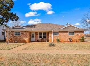 1500 W Lynn St, Slaton, TX 79364