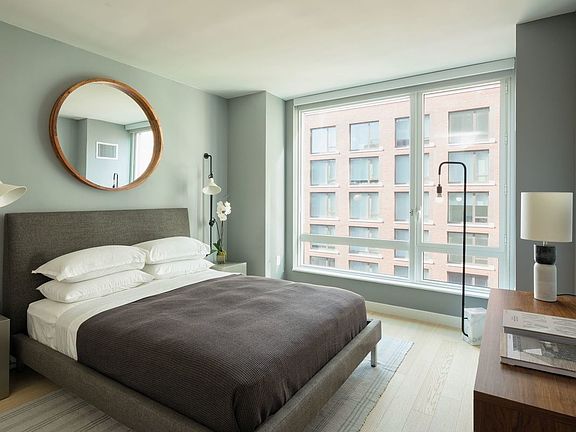 3rd image of 525 W 52nd St APT 3RN