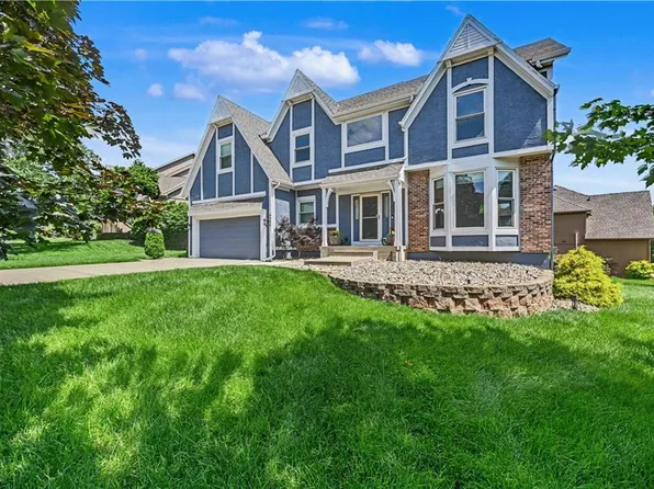 8900 W 148th Ter, Overland Park, KS 66221