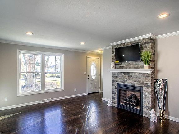 4th image of 22530 Sycamore Dr