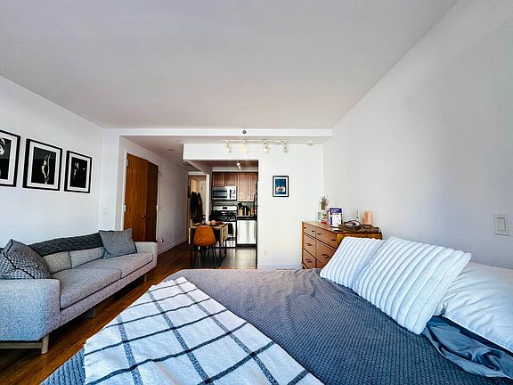 5th image of 196 Stanton St APT 3K