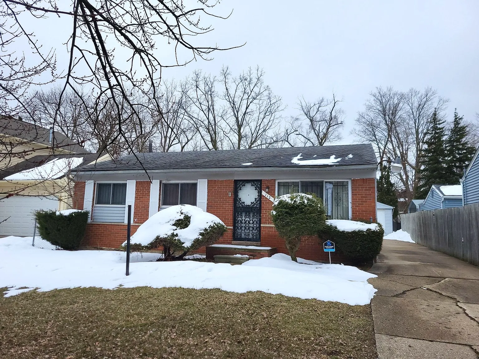 112 Cottage St photo 1
