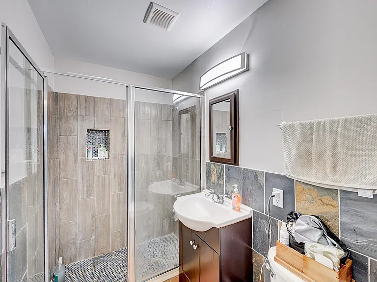 4311 Ione St — Photo 20