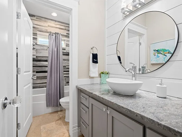 hallway/guest bathroom