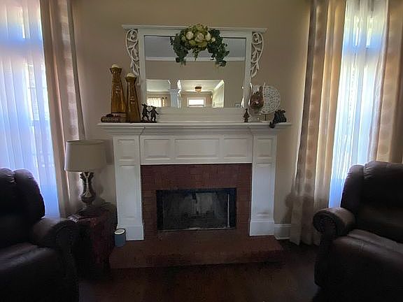 Wood burning fireplace 