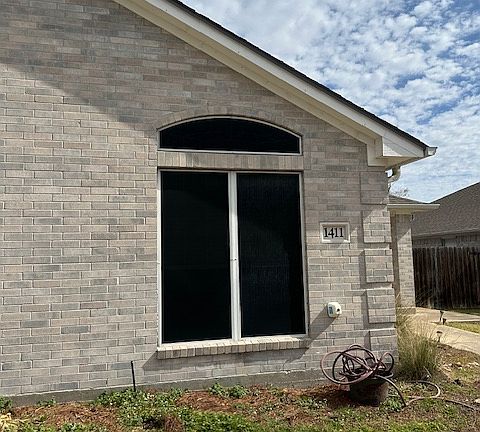 4th image of 1409-1411 Western Oaks Ct