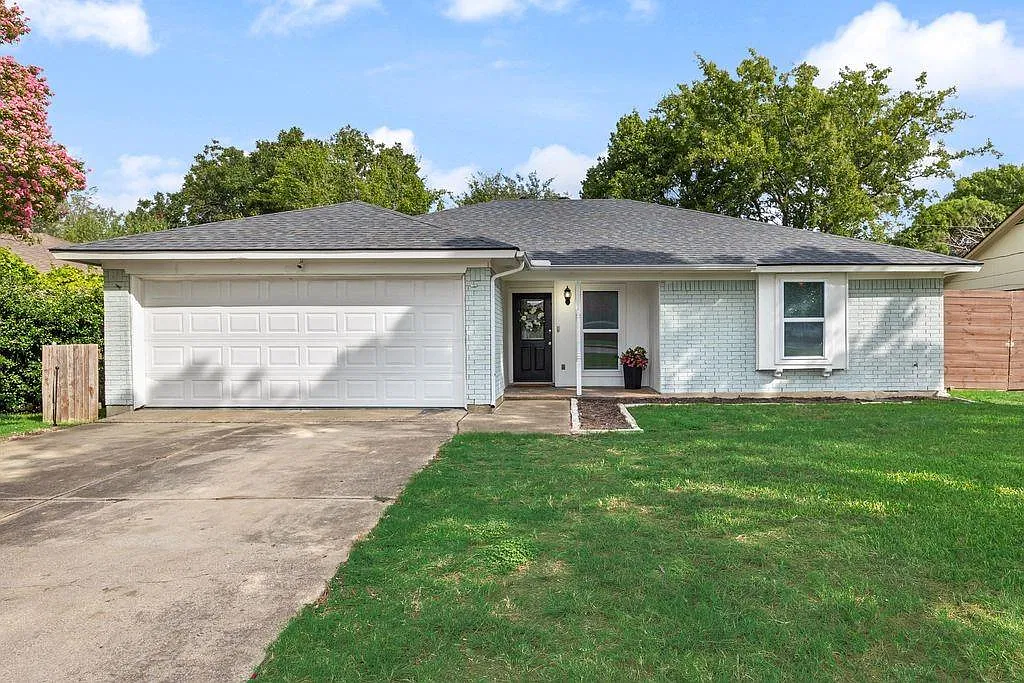 3 bed, 2.0 bath, 1285 sqft, $2,350 — Photo 1