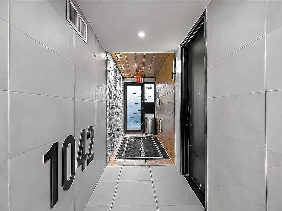 5th image of 1042 President St #4B