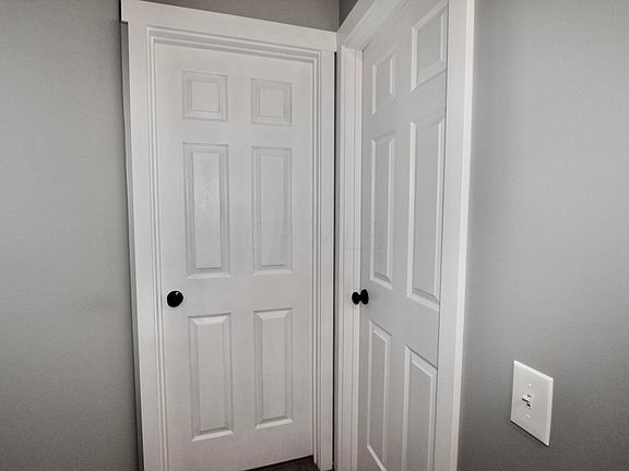 3rd image of 745 Robinhood Dr