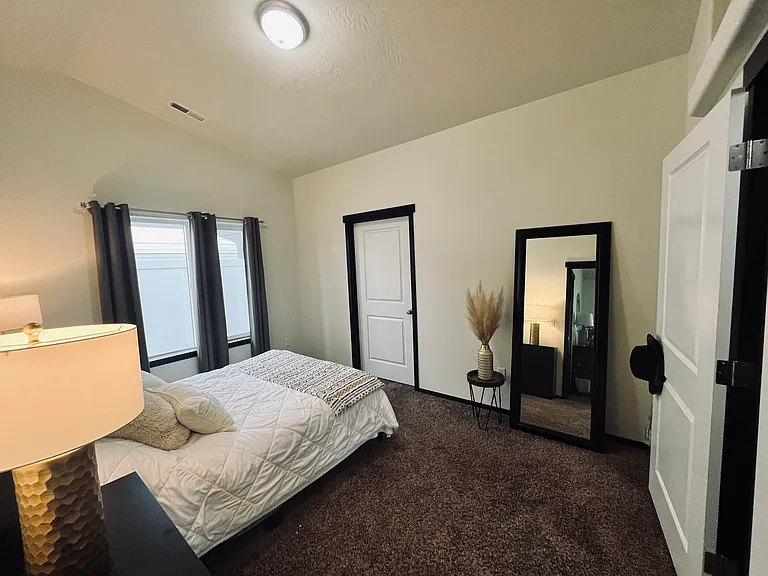 430 Riley Ave — Photo 6