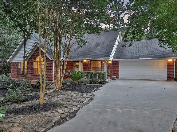 Imagine coming home to this charming country home each day!