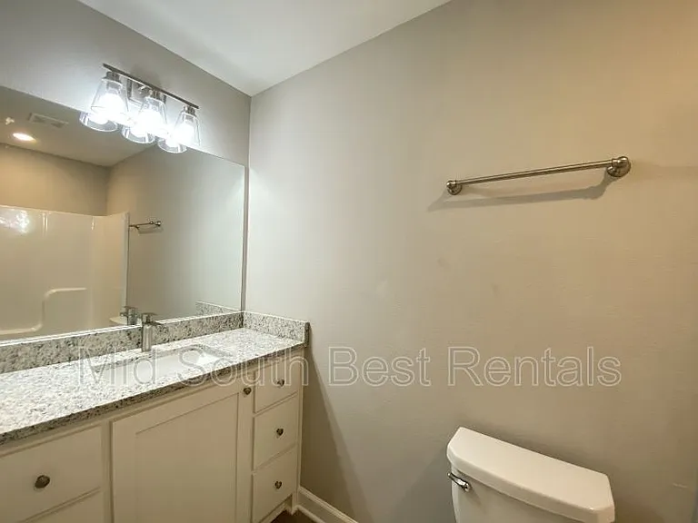 203 Magnolia Ct — Photo 3