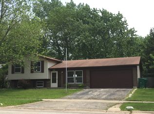 370 Old Mill Grove Rd, Lake Zurich, IL 60047