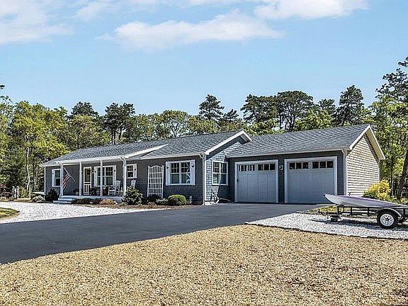 3rd image of 300 Mashpee Neck Rd