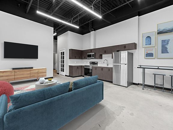 3rd image of 801 9th St SE #222