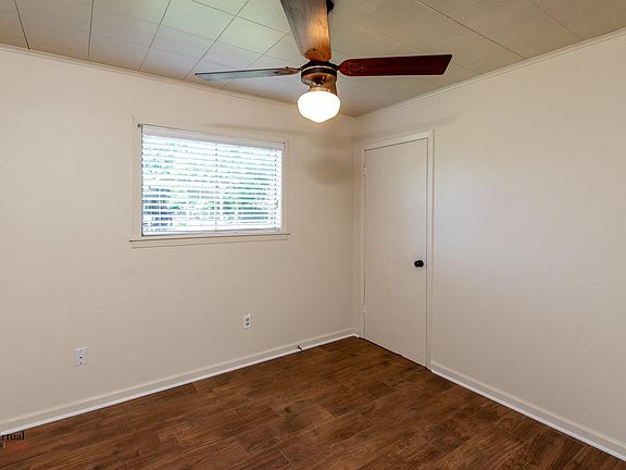 5th image of 1305 Meadowview Dr