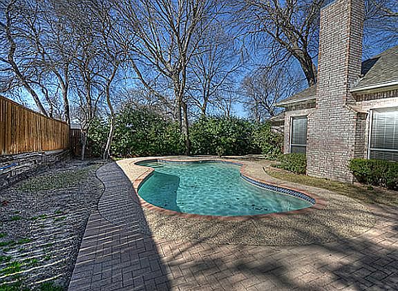 3rd image of 705 Mid Pines Dr