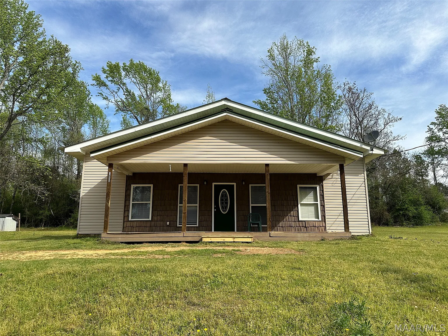 3 bed, 2.0 bath, 1600 sqft, $1,600 — Photo 1