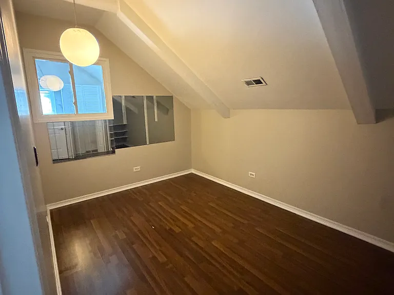 2411 W 34th Pl — Photo 14