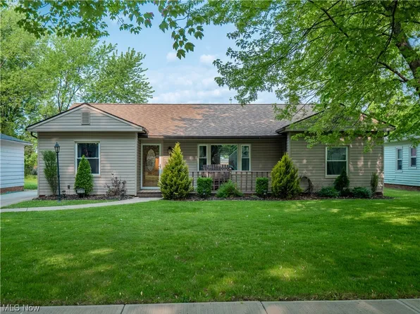 6948 Oakwood Rd, Parma Heights, OH 44130