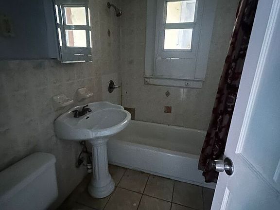 3rd image of 66-68 Herriot St