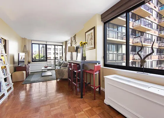 Sold by Warburg | media 22