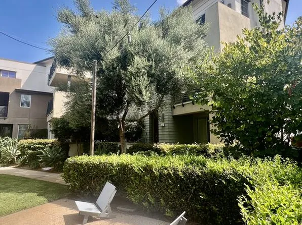 5849 S Sparrow Ct, Los Angeles, CA 90094