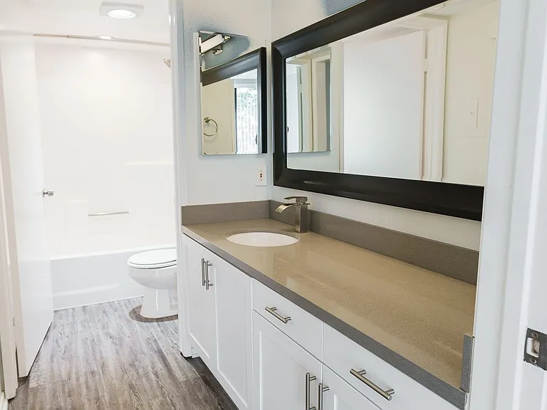 1223 Federal Ave — Photo 50