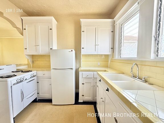 3rd image of 5953 1/2 Barton Ave