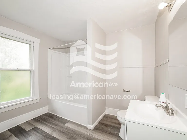 1669552_008_main_bathroom_13788289.jpg